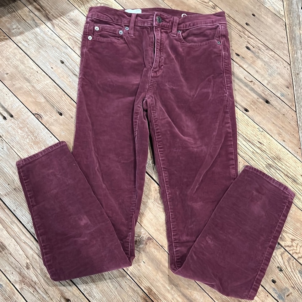 Size 28R GAP modern stretch true skinny maroon cord
